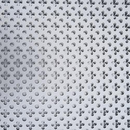 Tôles perforées - motif trefle